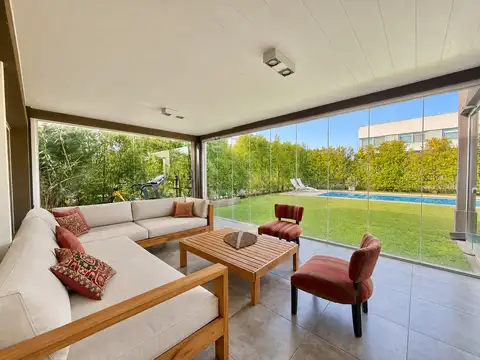 Casa 5 ambientes con 3 baños