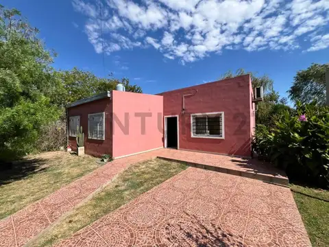 Venta de Casa 3 DORMITORIOS con parque en Arturo Seguí, La Plata. Barrio Las Cortaderas