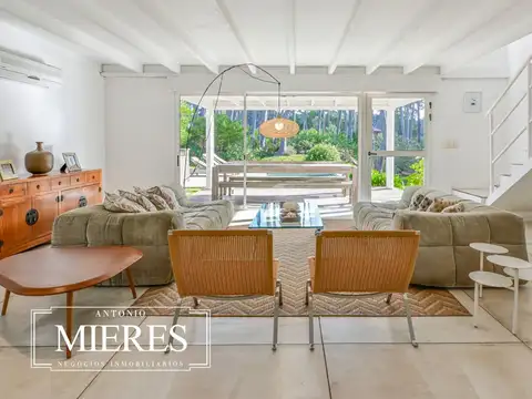 CASA EN VENTA 5 DORM Y PISCINA - CLUB PRIVADO LAGUNA BLANCA