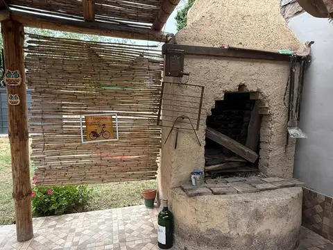 VENTA DE CASA FRENTE MUNICIPALIDAD GUAYMALLEN