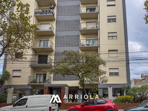 Departamento de 3 ambientes con cochera. MACROCENTRO