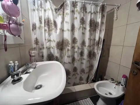 Casa 6 ambientes con 2 baños