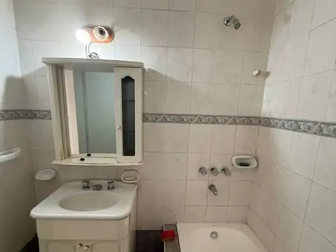 Casa interna a la venta en Pavon 1844