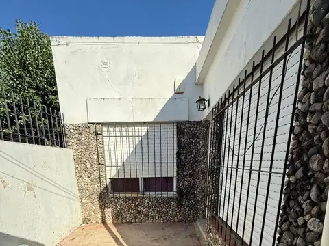 Casa 4 ambientes con 1 baño