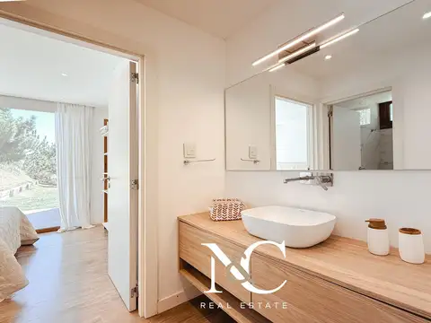 Casa en venta en Costa Esmeralda 4 Dorm. Cochera cubierta