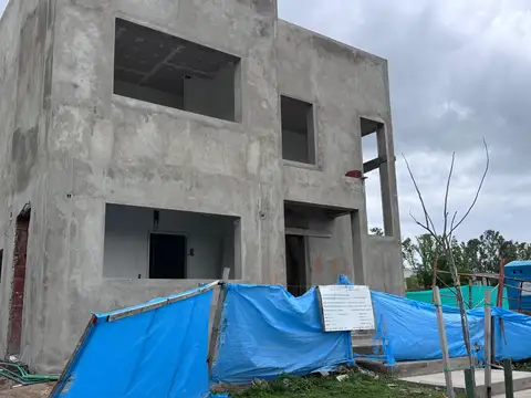 Casa en Alquiler con 1 cochera