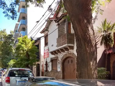 Gascón e/ La Rioja y Hipólito Yrigoyen