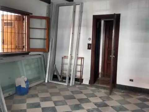 Casa 6 ambientes con 1 baño