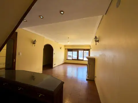 CASA DE 3 DORMITORIOS EN DOS PLANTAS QUILMES