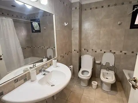 Casa amoblada en alquiler en La Deseada – Ezeiza | 5 amb. | Pileta y quincho
