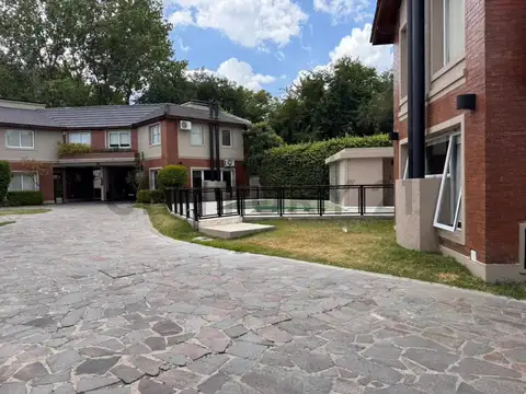 La Rosa 700, Piso 0