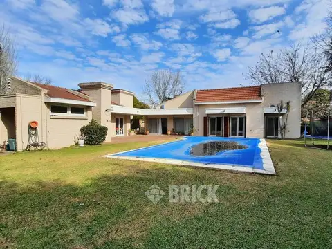 Casa 4 ambientes con 3 baños