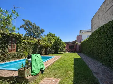 Casa en venta de 4 ambientes en Lomas del mirador