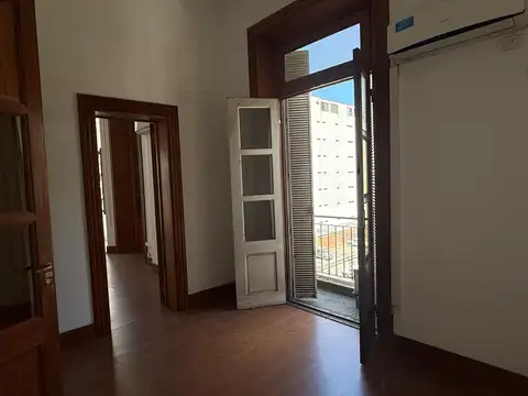 Departamento 8 ambientes con 4 baños