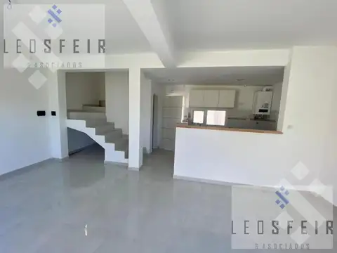 Depto Tipo Casa en Venta de 3 dormitorios