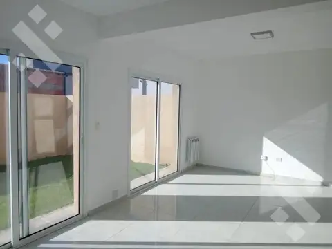 Depto Tipo Casa 4 ambientes con 2 baños