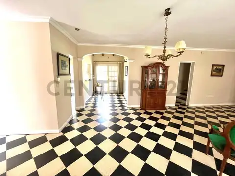 Casa en Venta con 6 cocheras