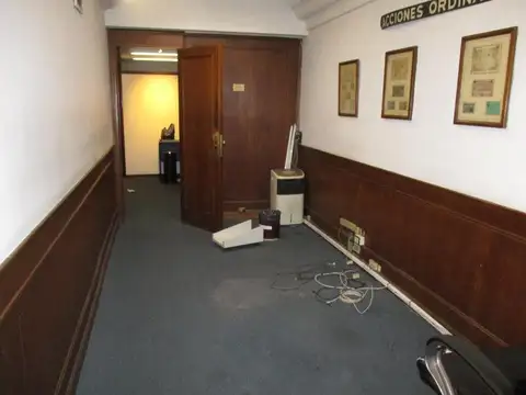 Oficina 6 ambientes con 2 baños