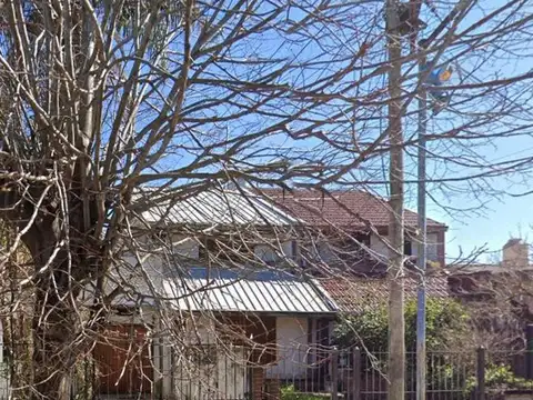 Dúplex en venta- 3 Dormitorios 2 Baños - 248Mts2 - Bernal