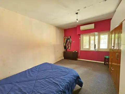 VENTA CASA 4 AMBIENTES PATIO COCHERA MORON CENTRO