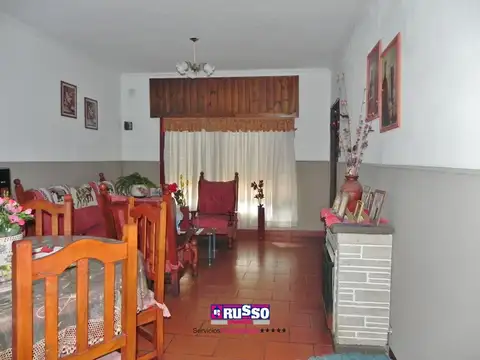 Casa en Venta con 3 cocheras
