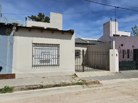 Varela 144 , Piso 0