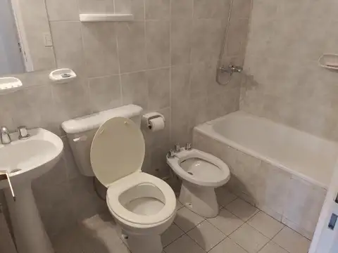 Casa en Alquiler en Centenario, $ 1.600.000