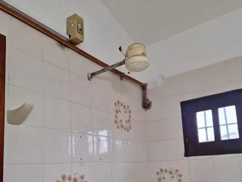 EXCELENTE Y CÓMODO DEPARTAMENTO EN PRIMER PISO SIN EXPENSAS
