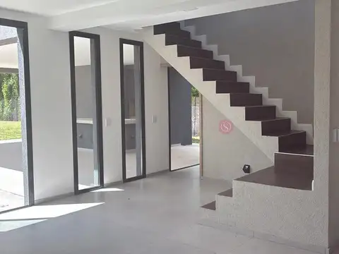 Casa 5 ambientes con 3 baños