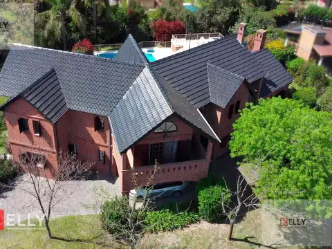 Casa en Venta con 3 cocheras