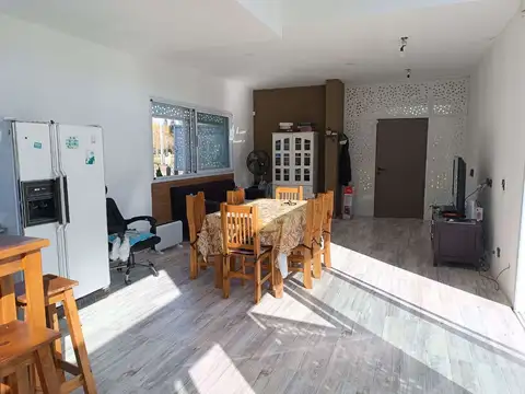 Casa 4 amb con cocheras y pileta Brandsen Ruta 2