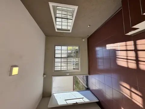 Duplex de tres ambientes en alquiler en Isidro Casanova
