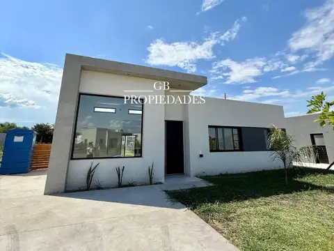 Venta de Casa 4 Ambientes en Santa Elisa, Pilar