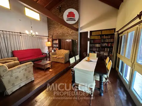 Casa en Venta con 1 cochera