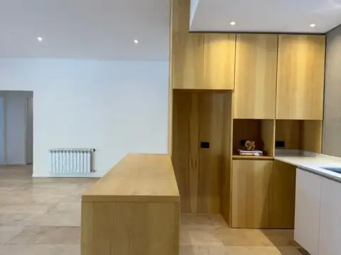 Casa en Venta con 4 cocheras