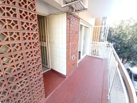 VENTA 2 AMB-FRENTE-COCHERA-BAULERA-PQUE CENTENARIO