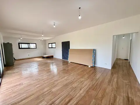 Casa en Venta con 3 cocheras