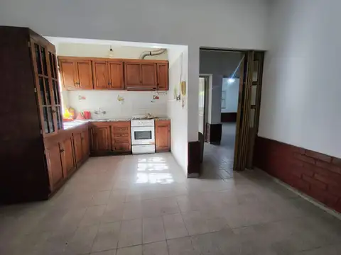 Casa en Venta Rivadavia CENTRO 3 habitaciones lavandería patio con horno a leña churrasquera despens