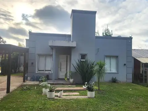 Hermosa Casa de 3 Dormitorios con Piscina en Barrio Semicerrado – Excelente Entorno y Seguridad