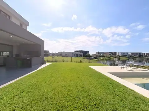 CASA EN VENTA BARRIO SANTA ANA OPORTUNIDAD