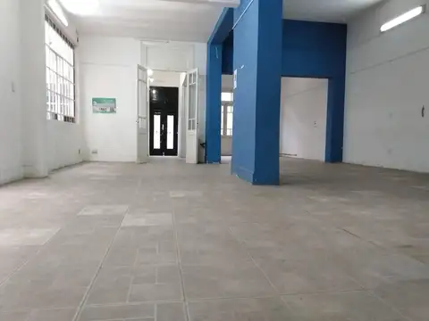 Amplio Local Comercial / Salón de 180 m² en Av. Colombres, Lomas de Zamora