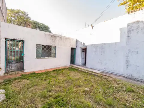 OPORTUNIDAD casa a refaccionar Terreno - Villa De Mayo