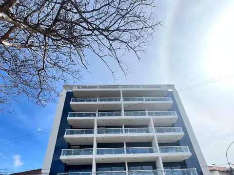 Departamento 2 ambientes a la calle con balcón corrido