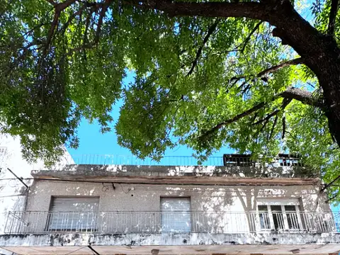 Casa en venta de 2 dormitorios c/ cochera y local