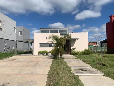 Nev. Casa En Barrio Araucarias - Puertos Del Lago Lago