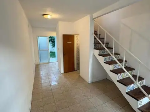 Depto Tipo Casa en Alquiler de 3 ambientes