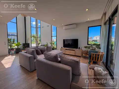 Casa en venta fondo laguna en Villalobos,Hudson Berazategui