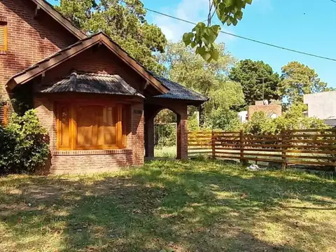 Casa en venta - 2 Dormitorios 2 Baños - 880Mts2 - Santa Teresita