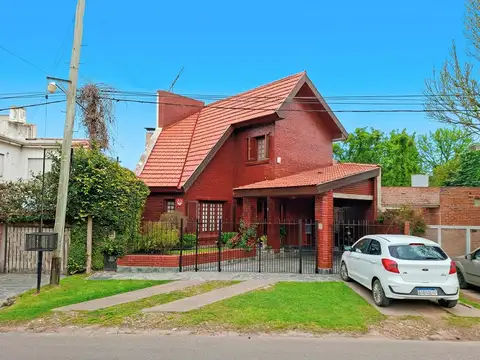 Casa en venta en Gonnet de 3 dormitorios