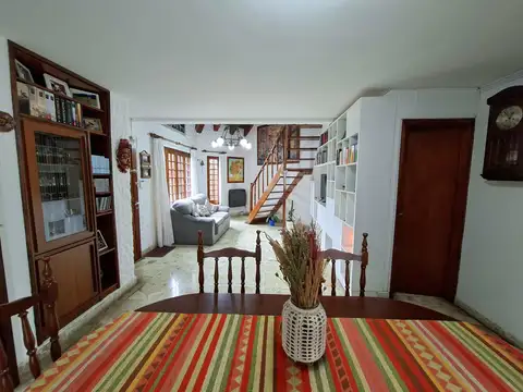 Casa 7 ambientes con 1 baño